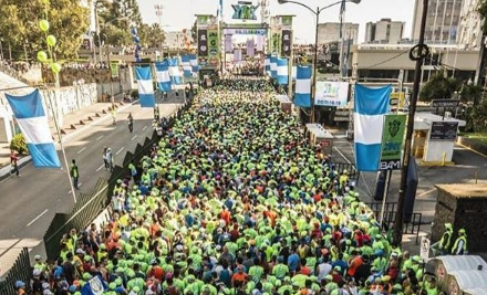 La 21K reune a unos 23 mil corredores en la Ciudad de Guatemala. (Foto Prensa Libre: Tomada de 21kmuniguate).