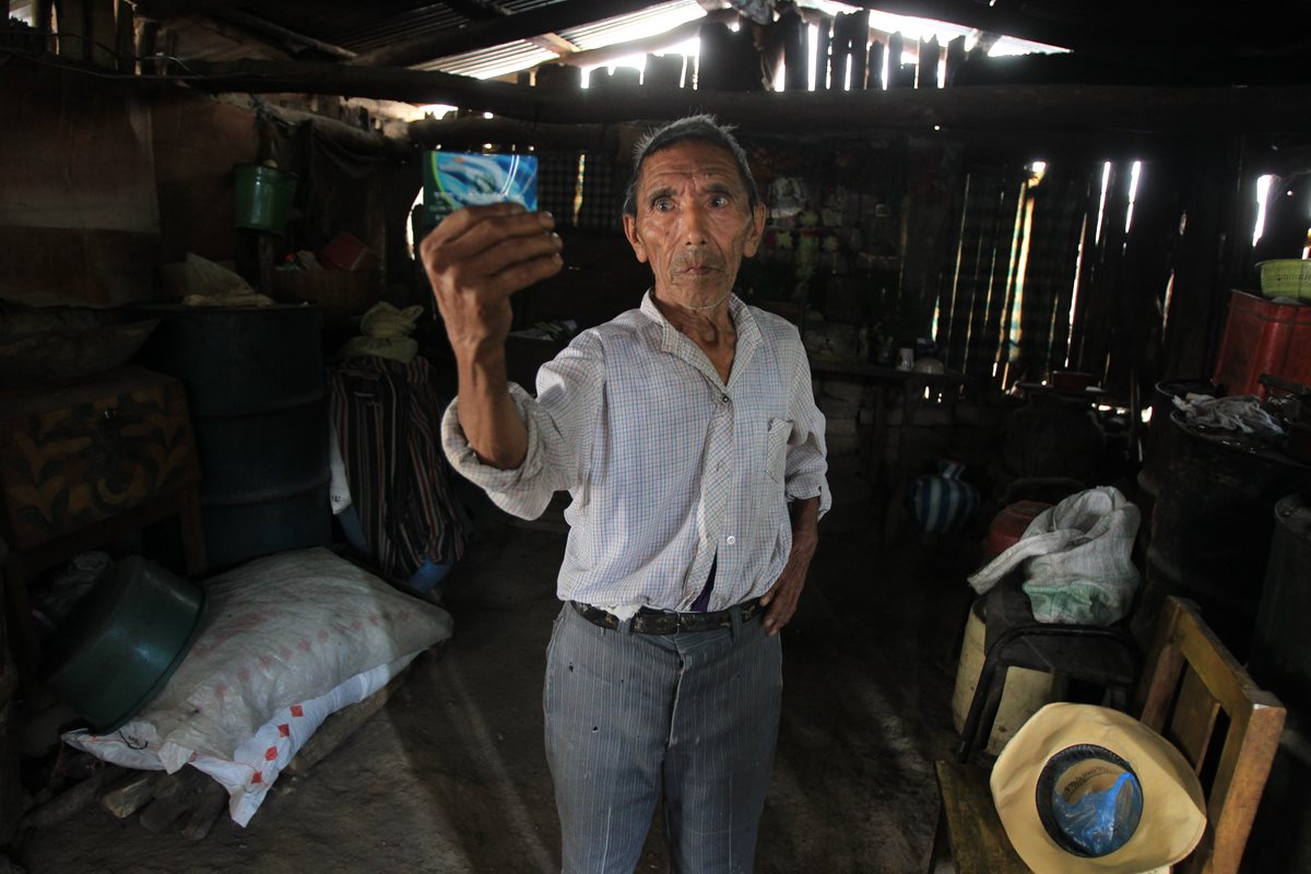 Santos Estrada es uno de los beneficiarios de las transferencias condicionadas, en Chuarrancho.