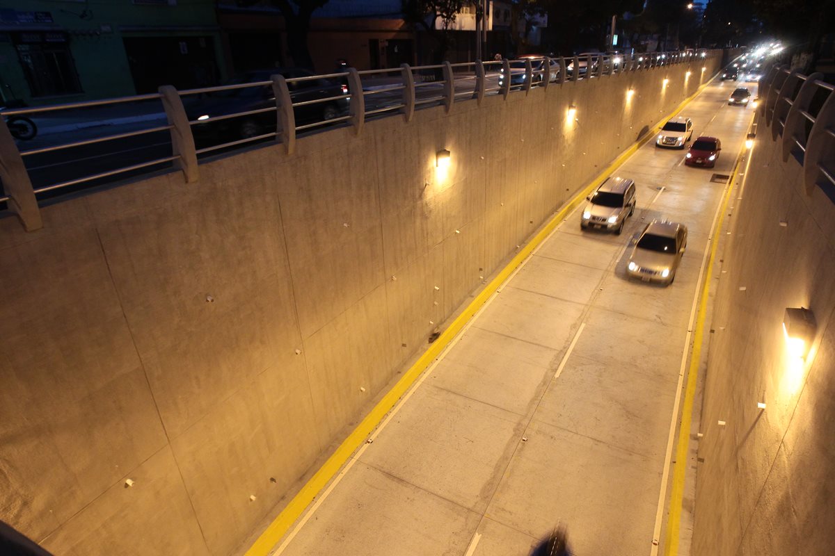 La obra beneficiará a automovilistas de las zonas 1,  15, 16, 17 y 18, informó el vocero de la Municipalidad.  (Foto Prensa Libre: Esbin García)