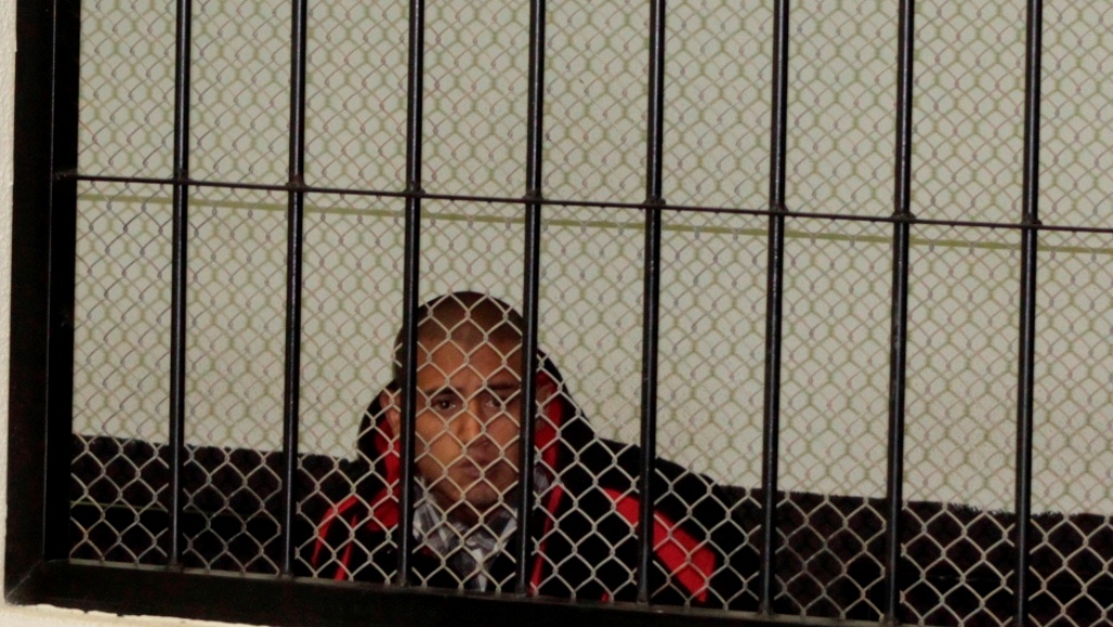 Milton Leonel Gómez, quien fue condenado por delitos, escucha la decisión del tribunal de Quetzaltenango. (Foto Prensa Libre: María José Longo).