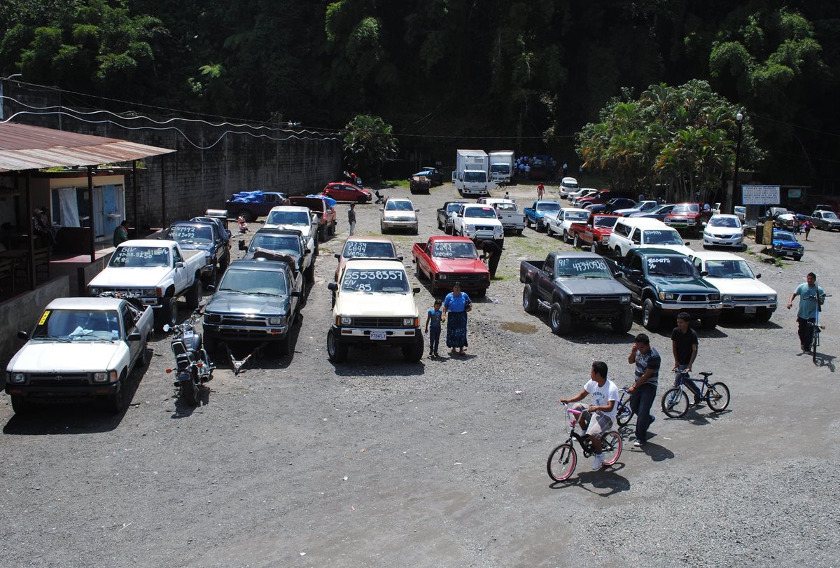 La banda robaba vehículos y en tres días lograba legalizarlos para revenderlos o distribuirlos por partes. (Foto Prensa Libre: Hemeroteca PL)