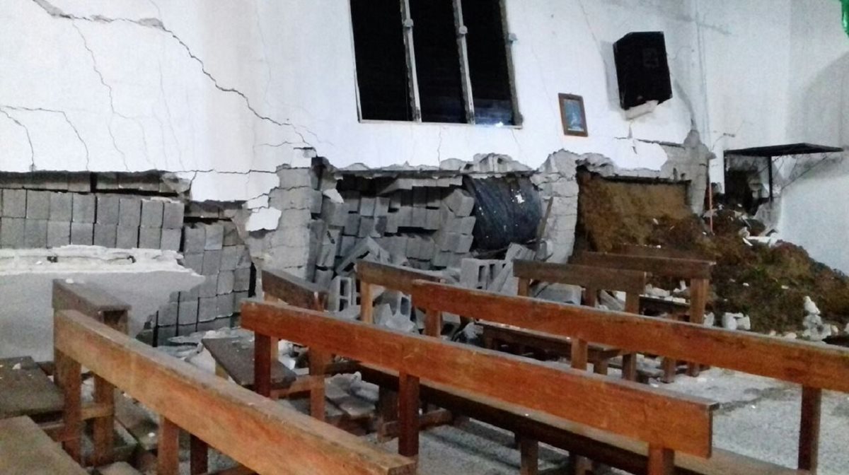 Deslizamiento de tierra provoca daños a iglesia y vivienda en Chicacao