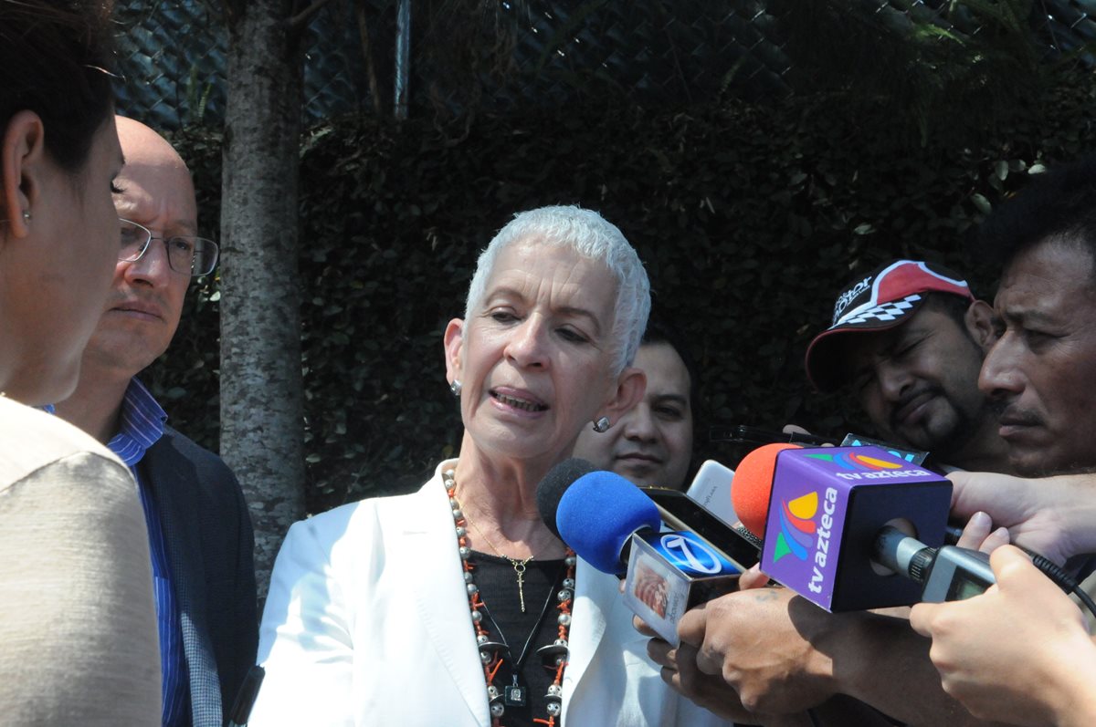Adela de Torrebiarte, del Comité de Regularización, se reunió este lunes con Iván Velásquez, de la Cicig. (Foto Prensa Libre: Norvin Mendoza)