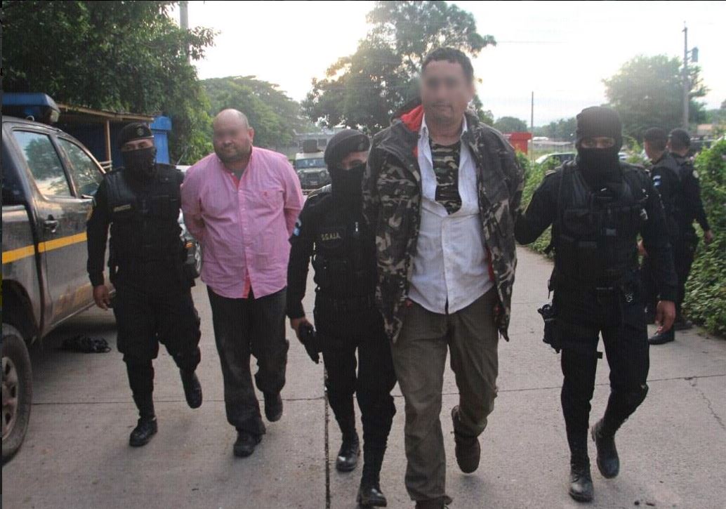 Dos hombres de nacionalidad mexicana fueron detenidos por la Fuerza de Tarea Xinca, en Jutiapa, sindicados de narcotráfico. (Foto Prensa Libre: PNC)