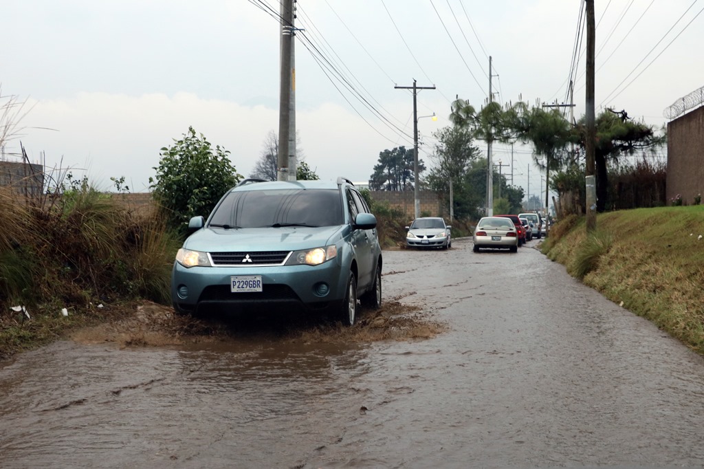 Fuerte lluvia causa inundaciones en Quetzaltenango