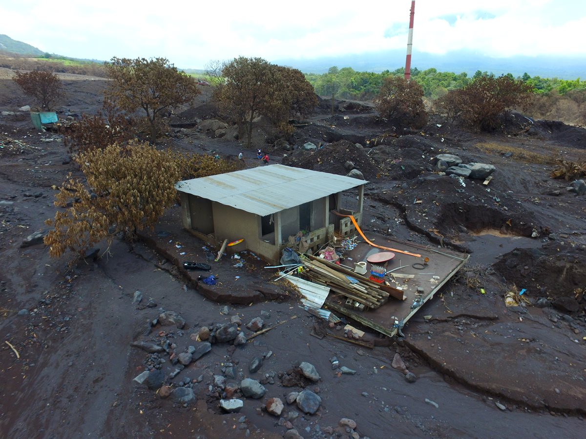 Diputados señalan que podría haber sobrevaloración en la compra de materiales de construcción para las viviendas de los damnificados por la erupción del Volcán de Fuego. (Foto Prensa Libre: Hemeroteca PL)