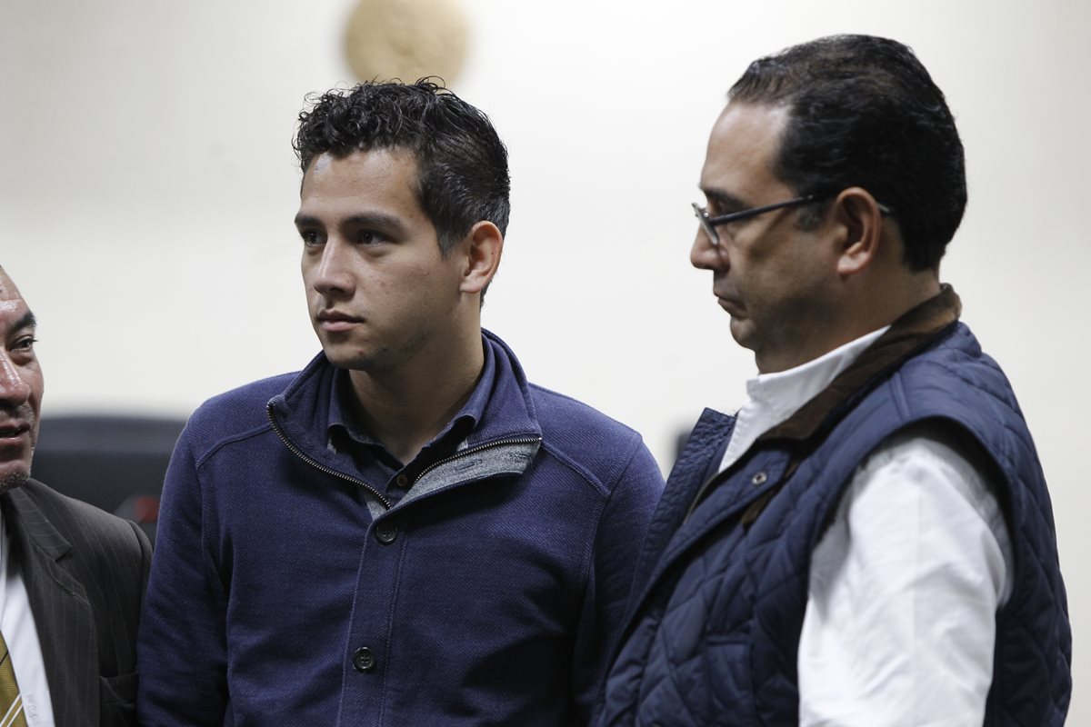 José Manuel Morales y su tío Samuel Morales, durante una audiencia por el caso Botín en el Registro de la Propiedad. (Foto: Hemeroteca PL)