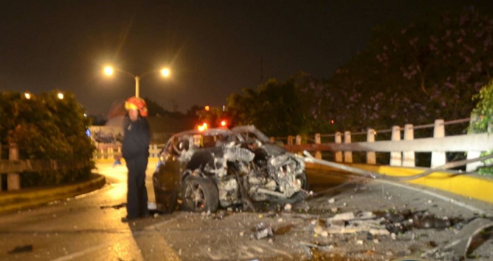 Accidente ocurrió aproximadamente a las 2 de la madrugada. (Foto Prensa Libre: CBM)