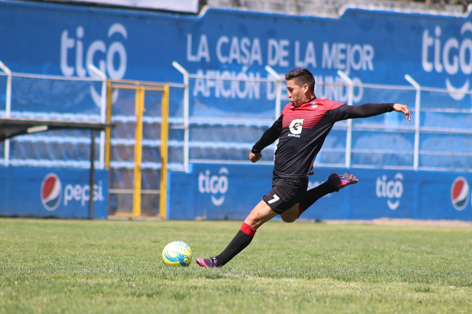 El boliviano Vladimir Castellón es una de las armas de Xelajú MC para buscar estar entre los primeros lugares. (Foto Prensa Libre: Raúl Juárez)