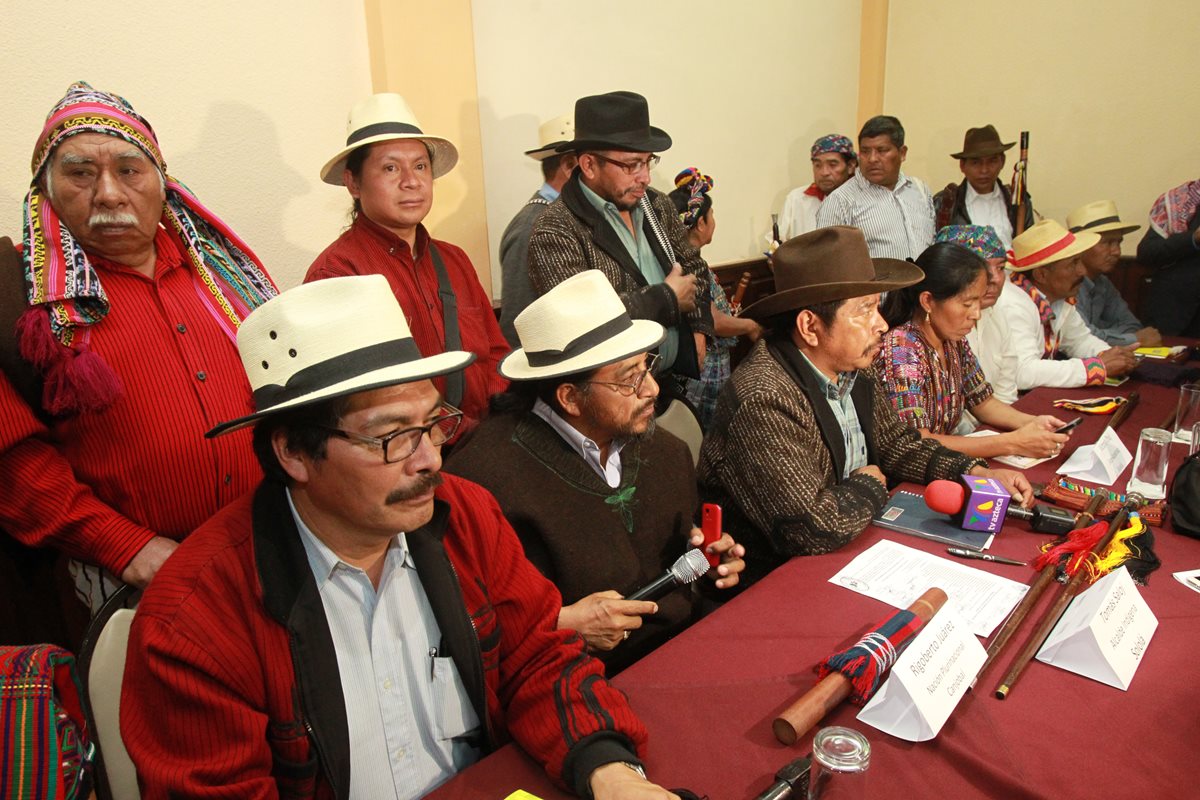 Representantes de pueblos indígenas pidieron al Congreso que apruebe las reformas constitucionales y que no desvirtúe su espíritu, ya que la justicia del país necesita un cambio. (Foto Prensa Libre: Estuardo Paredes)