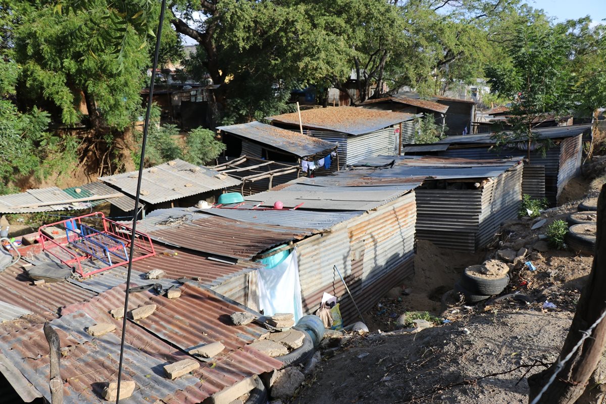 Algunas de las viviendas del asentamiento 1 de Julio en la zona 5 de Chiquimula. (Foto Prensa Libre: Mario Morales).