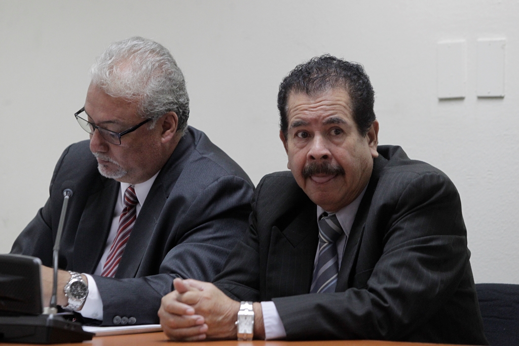 El empresario Oliveros expresa que la auditoría se realizó y se entregó la papelería a la SAT. (Foto Prensa Libre: Edwin Bercian)
