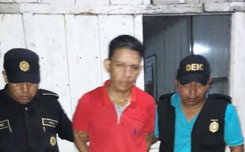 Linber Ariel Palacios Bunquer al momento de la captura. (Foto Prensa Libre: PNC)
