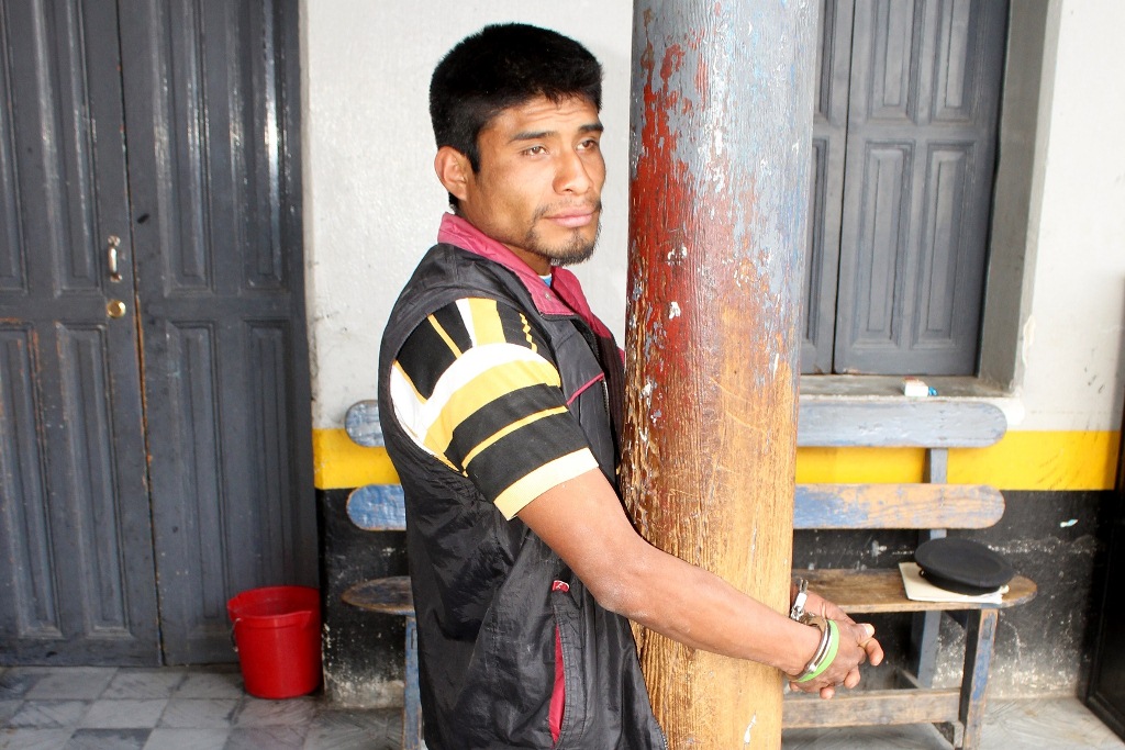 Pedro Tecún Pérez en señalado de robo en Chihicastenango. (Foto Prensa Libre: Óscar Figueroa).