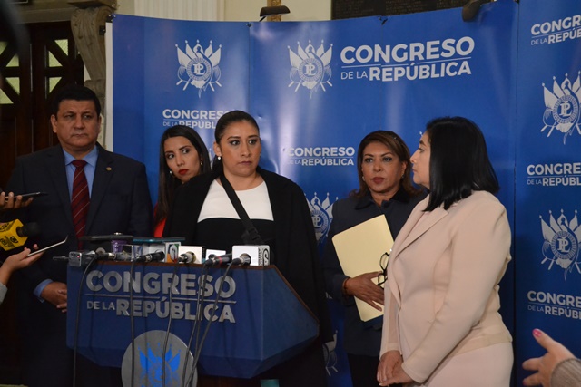 Cinco diputados respaldan una ley con la que las personas que critiquen a los políticos podrían ir a prisión. (Foto Prensa Libre: José Castro)