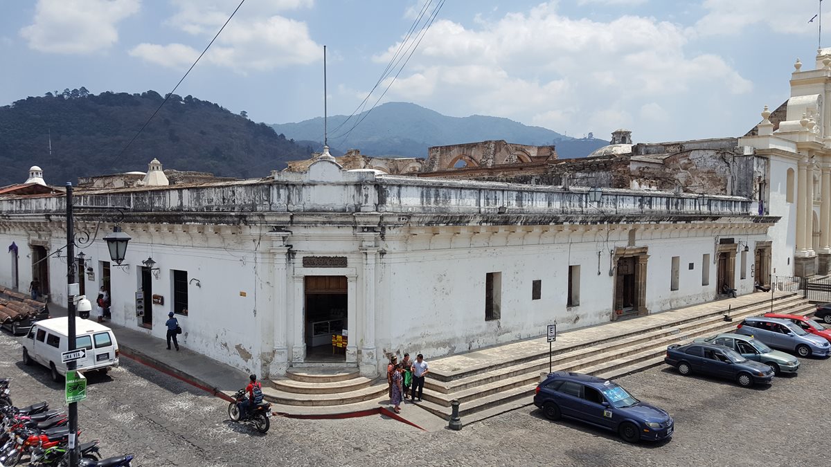 Vista del Palacio Arzobispal, ubicado a un costado de la Catedral de Antigua Guatemala. (Foto Prensa Libre: Julio Sicán)