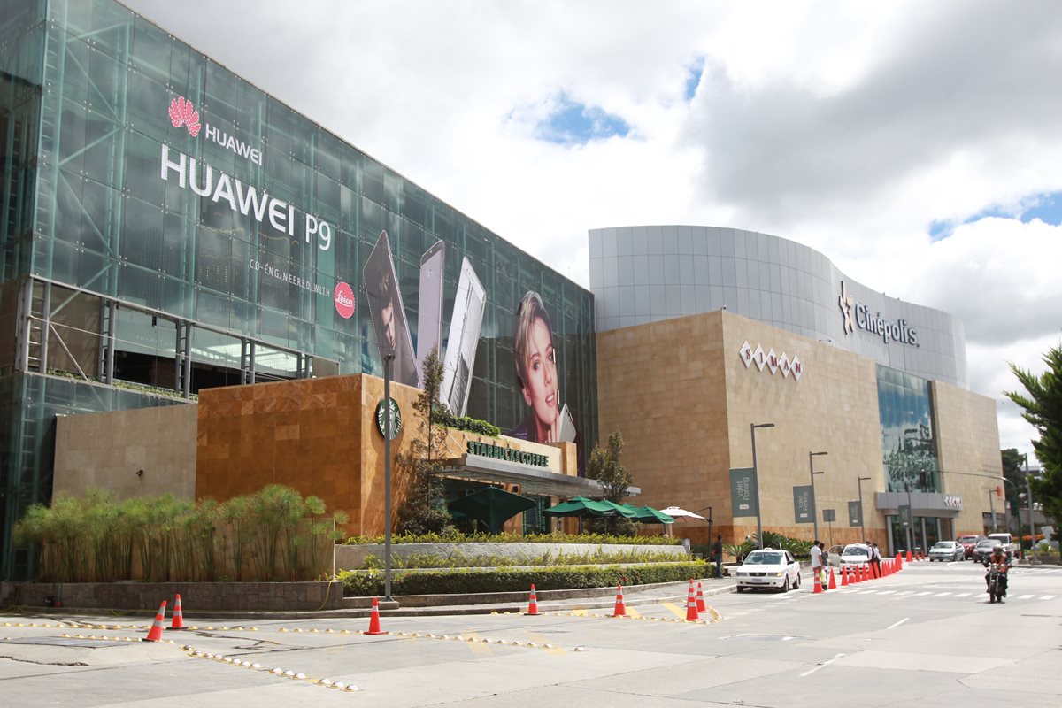 Las inmobiliarias efectúan minuciosos estudios de mercado antes de construir un centro comercial. Foto Prensa Libre: Estuardo Paredes.