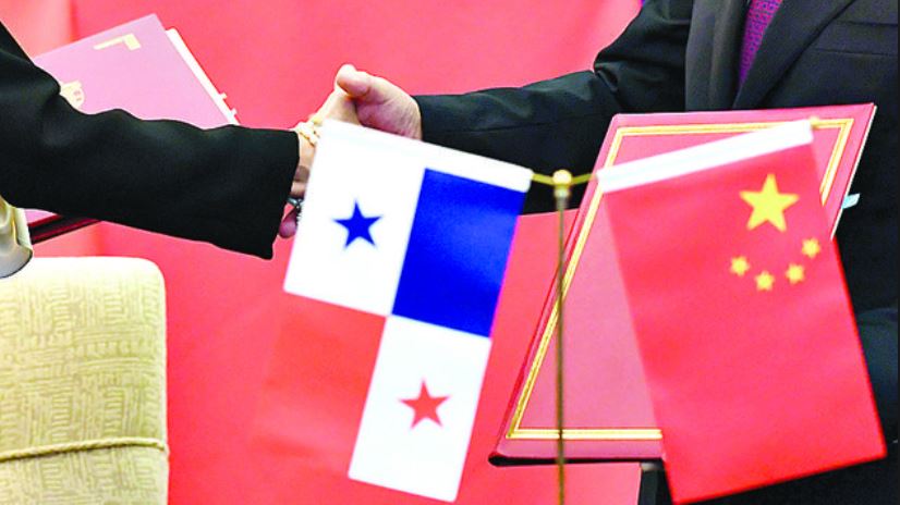 Los Gobiernos de ambos países lanzaron oficialmente las negociaciones para el TLC el pasado 12 de junio, en una ceremonia en Pekín. (Foto Prensa Libre: AFP)