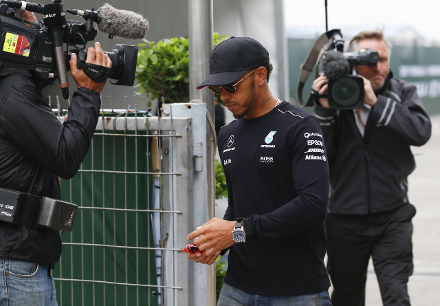 El piloto británico Lewis Hamilton es uno de los favoritos para ganar el Gran Premio de China. (Foto Prensa Libre: EFE)