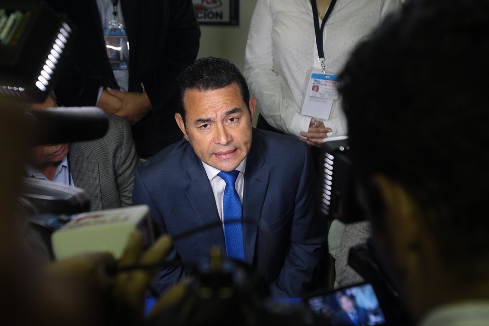 El presidente Jimmy Morales durante su discurso frente a diputados en la sesión solemne por la Independencia de Guatemala. (Foto Prensa Libre: Érick Avila)