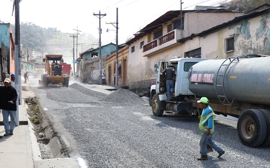 Los trabajos de reparación de la ruta entre Almolonga, Zunil y ciudad de Quetzaltenango iniciaron esta semana. (Foto Prensa Libre: María Longo)