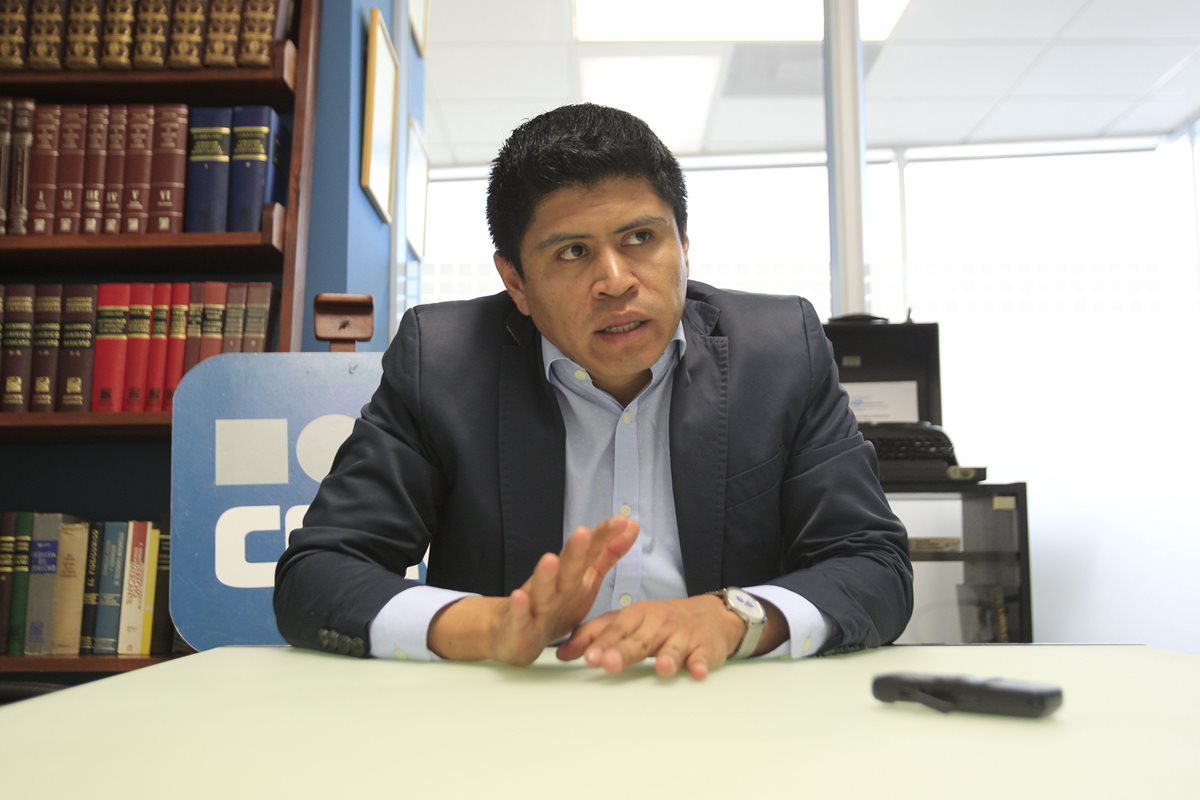 Walter Menchú, analista del CIEN en temas de seguridad ciudadana y sistema penitenciario. (Foto Prensa Libre: Carlos Hernández)
