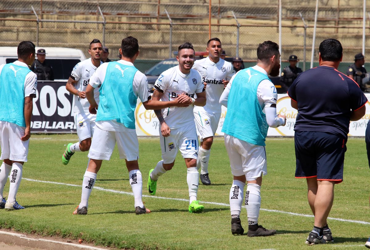 Comunicaciones remonta en su visita a Deportivo Marquense y sigue cosechando buenos resultados de visita. (Foto Prensa Libre: Carlos Ventura).