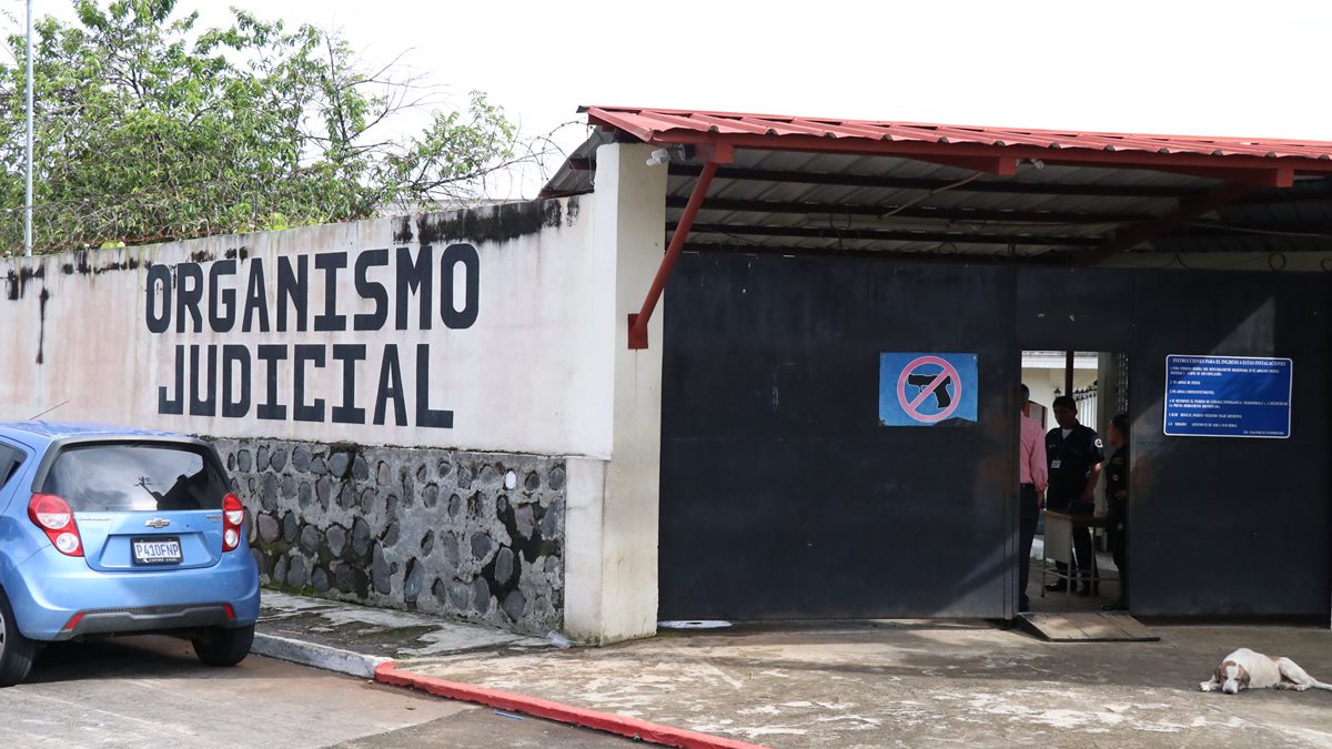 El juicio contra los exfuncionarios ediles de San Pablo Jocopilas se desarrolló en el Juzgado de Sentencia Penal de Mazatenango. (Foto Prensa Libre: Cristian Soto)