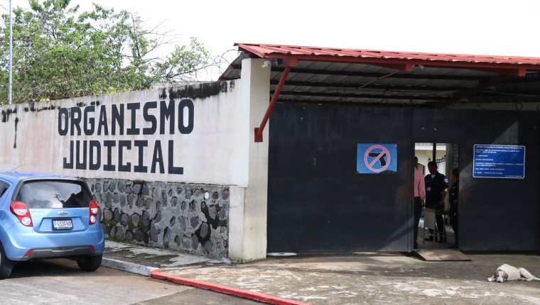 El juicio contra los exfuncionarios ediles de San Pablo Jocopilas se desarrolló en el Juzgado de Sentencia Penal de Mazatenango. (Foto Prensa Libre: Cristian Soto)