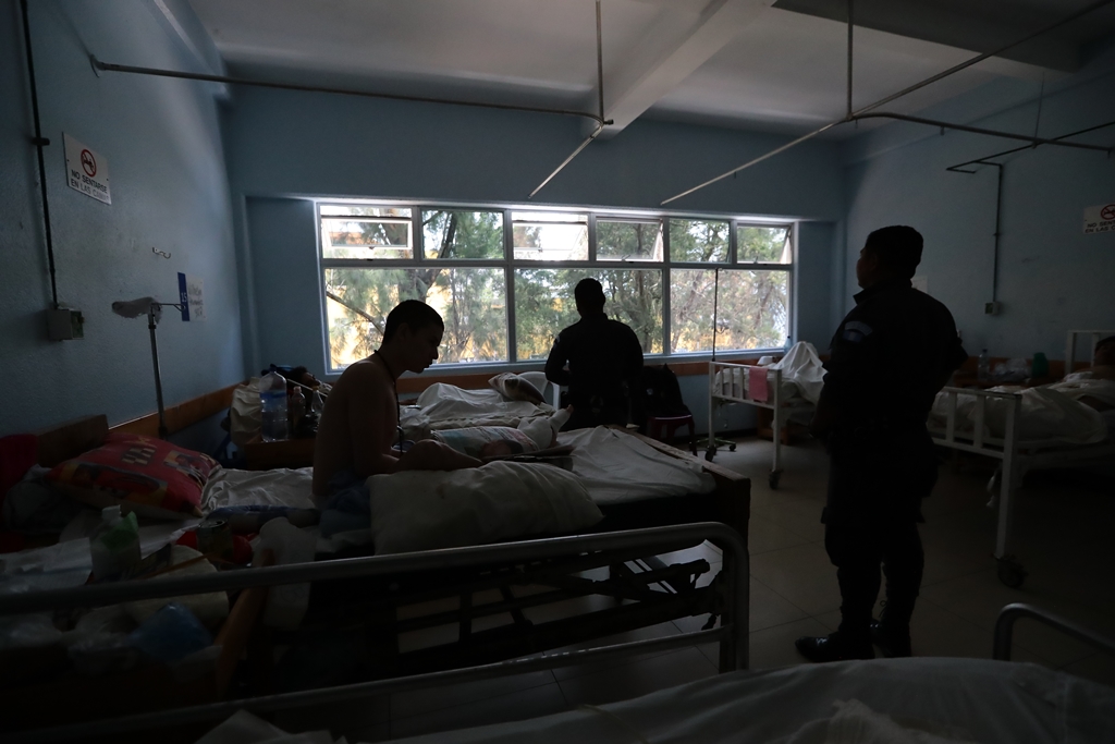 En los nosocomios nacionales hay nueve privados de libertad sometidos a algún tratamiento porque padecen una enfermedad terminal. (Foto Prensa Libre: Álvaro Interiano) 