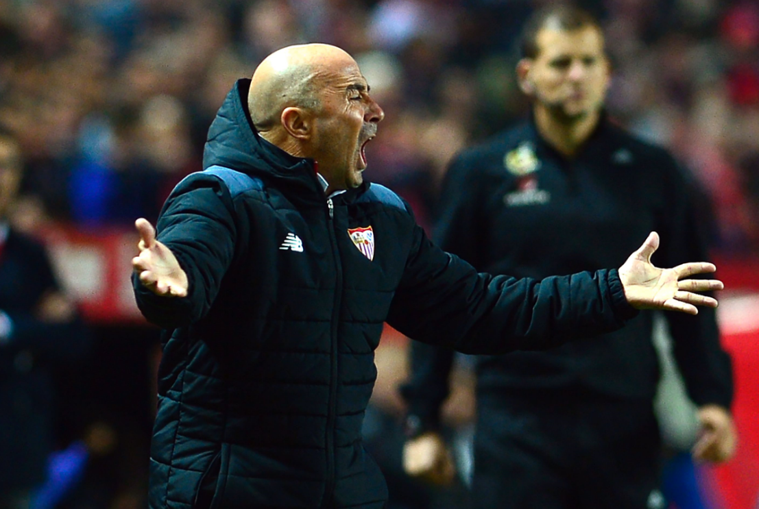 Jorge Sampaoli ha logrado mantener al Sevilla en la pelea por la liga española. (Foto Prensa Libre: AFP)