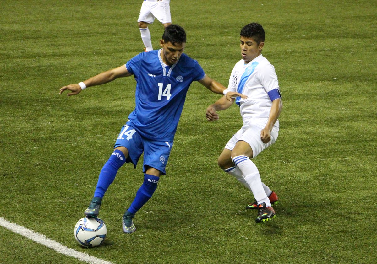 Guatemala niveló 2-2 contra su similar de El Salvador, en el duelo disputado el martes. (Foto Prensa Libre: Adán de Gracia).