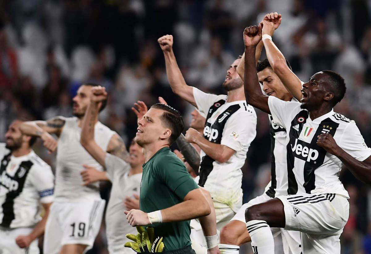 La Juventus celebra la victoria de este sábado contra el Nápoli en la jornada 7. (Foto Prensa Libre: AFP).