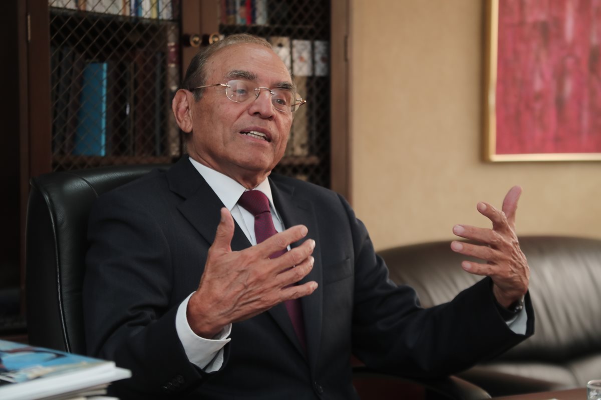 Guatemala necesita un plan para reactivar la economía a corto plazo y crecimiento económico, dijo Federico Linares Martínez presidente de la Asociación Bancaria de Guatemala (ABG). (Foto Prensa Libre: Juan Diego González)