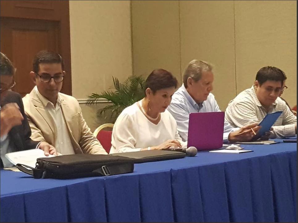 Thelma Aldana participó en una reunión el fin de semana en San Salvador para hablar con políticos con los que hay puntos en común sobre el combate a la corrupción. (Foto Prensa Libre: Cortesía)