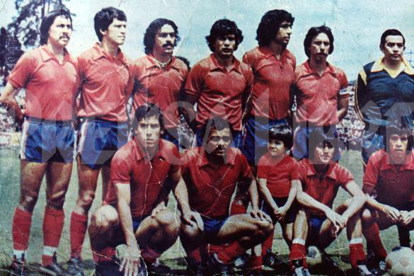 Equipo de Xelajú MC que se coronó campeón en la temporada de 1980. (Foto Prensa Libre: Carlos Ventura).