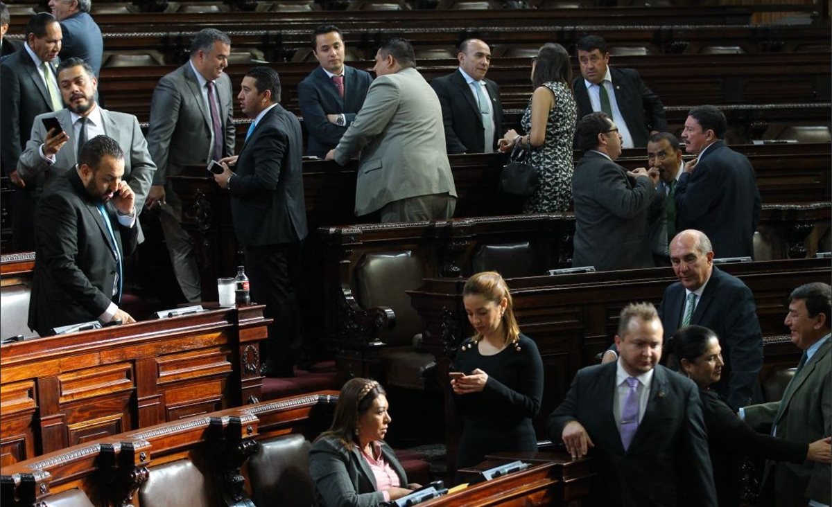 Diputados discuten previo a la votación del Presupuesto para el Legislativo. (Foto: Carlos Álvarez)
