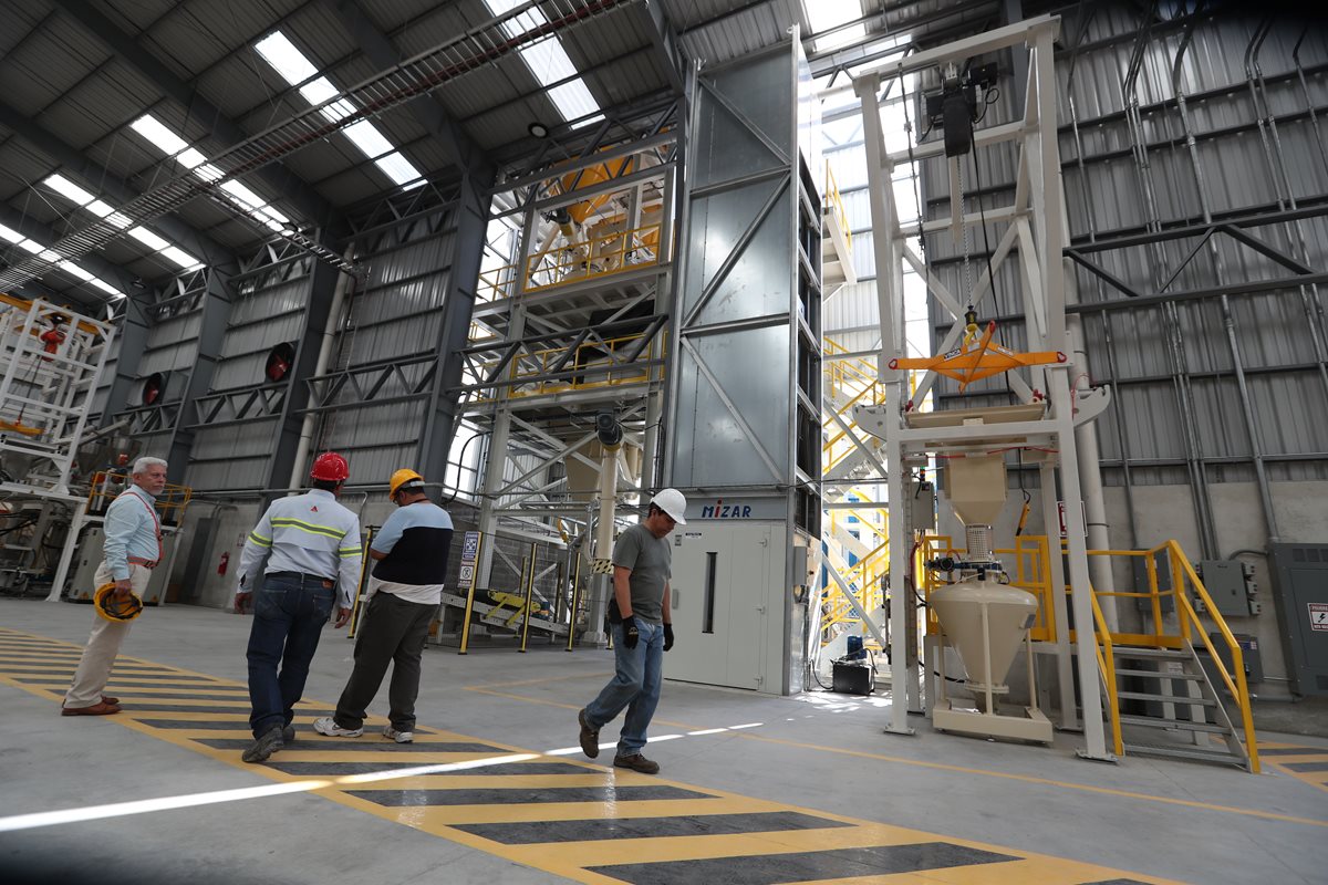 Hace una semana la firma Sika realizó una inversión de Q50 millones (US$8 millones) en la instalación de una planta en Palín, Escuintla para la elaborar tres divisiones de productos para el sector construcción y la inversión provino de Suiza. (Foto Prensa Libre: Hemeroteca)