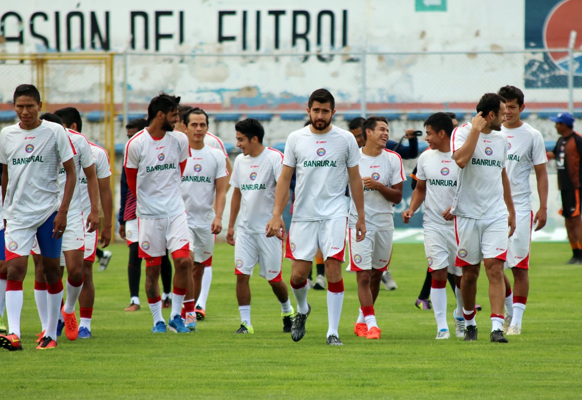 Los jugadores de Xelajú MC se entrenan para el retorno de la Liga Nacional. (Foto Prensa Libre: Carlos Ventura).