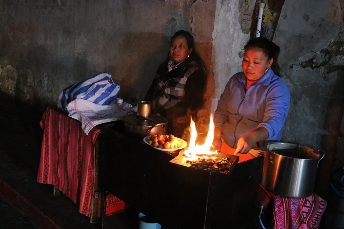Doña Fermina Méndez prepara buñuelos desde hace 26 años que son un deleite para el paladar