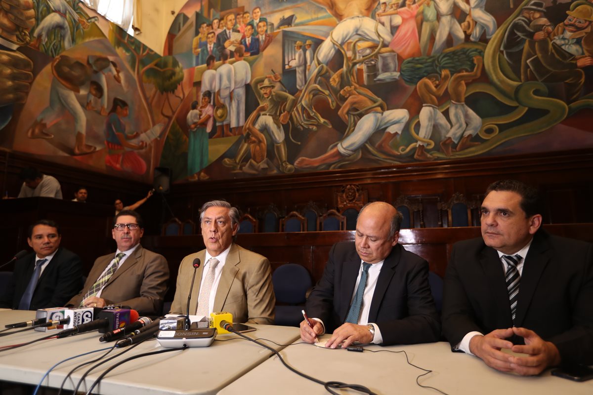 La Comisión Pesquisidora que ve el antejuicio del presidente Jimmy Morales se reunirá el viernes en el Salón del Pueblo. (Foto Prensa Libre: Esbin García)