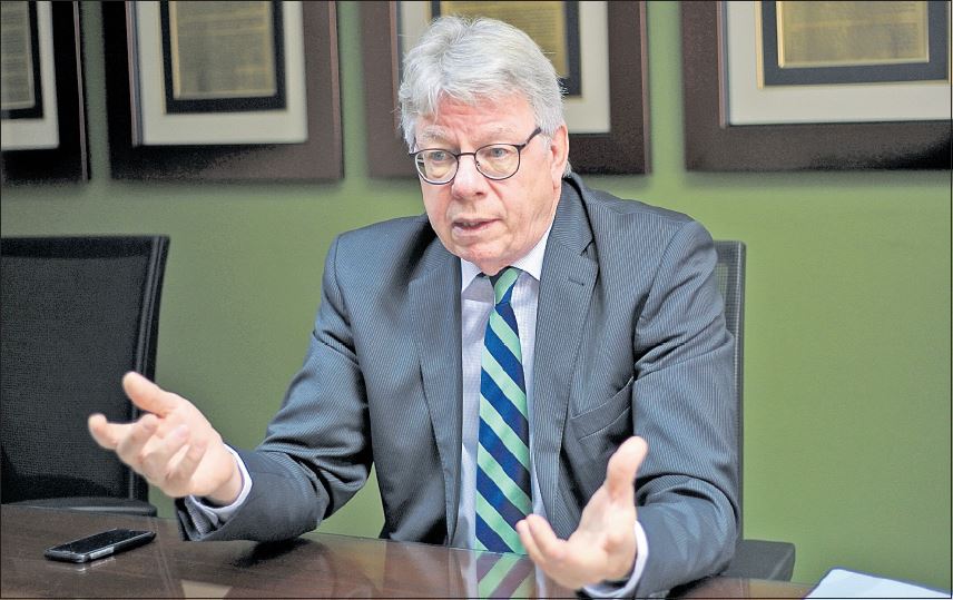El embajador de Alemania Harald Klein, en entrevista con Prensa Libre, donde comparte su perspectiva sobre Guatemala y los programas alemanes de cooperación en varias áreas. (Foto Prensa Libre: Óscar Rivas)