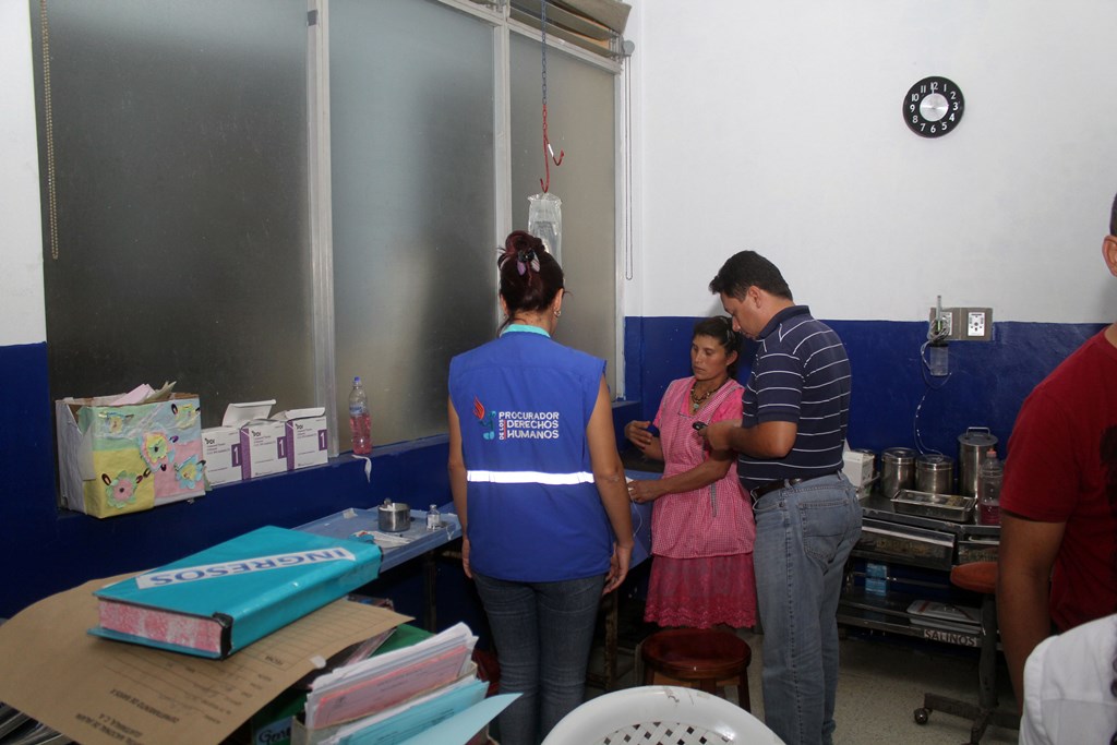 Bebé pasó 10 días sin recibir atención médica y personal hospitalario considera que se trató de inconsciencia e irresponsabilidad. (Foto Prensa Libre: Hugo Oliva)