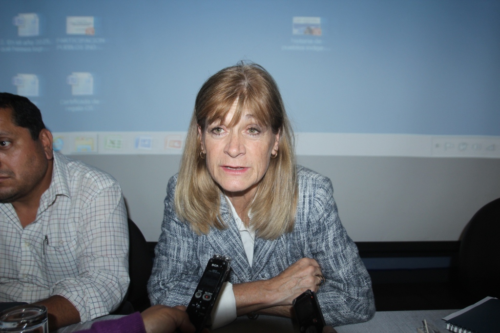 Susana Asensio, alcaldesa electa, informa acerca del problema de transición. (Foto Prensa Libre: Miguel López).