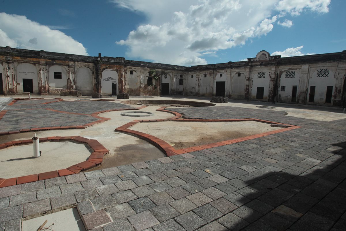 Una primera fase de restauración dentro del convento de Santo Domingo tiene mil 600 metros cuadrados. Se estima que esta fase esté terminada a finales de este año. (Foto Prensa Libre: Ángel Elías).