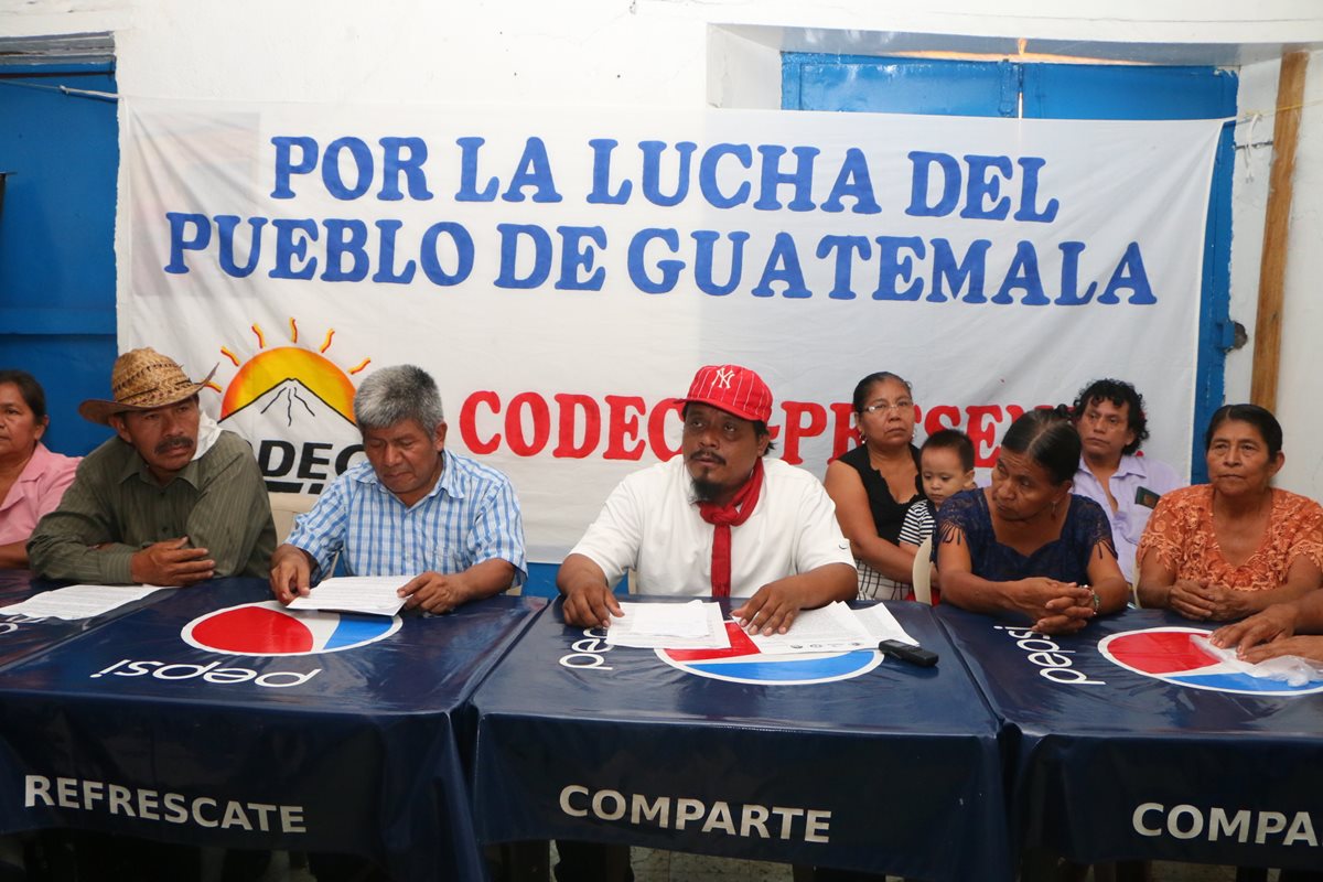 Representantes de organizaciones campesinas anuncian bloqueos en la provincia. (Foto Prensa Libre: Rolando Miranda)