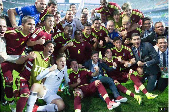 La selección venezolana que logró la primera clasificación para la final de un mundial de fútbol de su historia. (Foto prensa Libre: AFP)