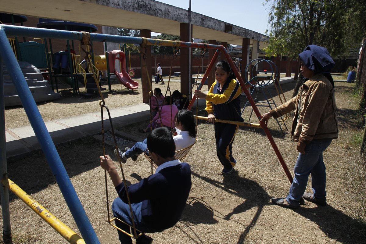 En el Hogar Rafael Ayua funcionan otras instituciones en beneficio de la niñez. (Foto Prensa Libre: Hemeroteca PL).