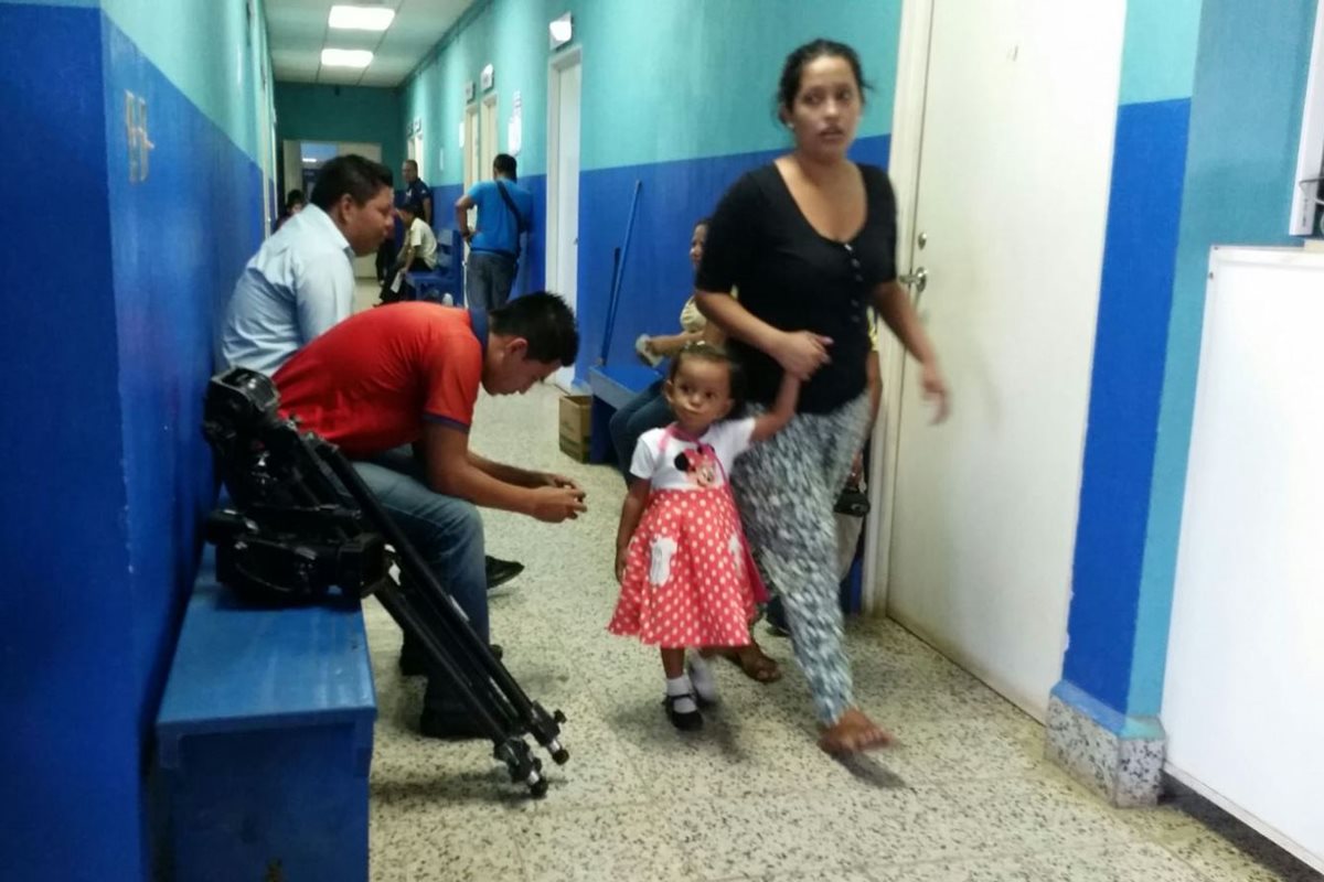 Pacientes esperan ser atendidos en Hospital Regional de Coatepeque, Quetzaltenango. (Foto Prensa Libre: Alexánder Coyoy)