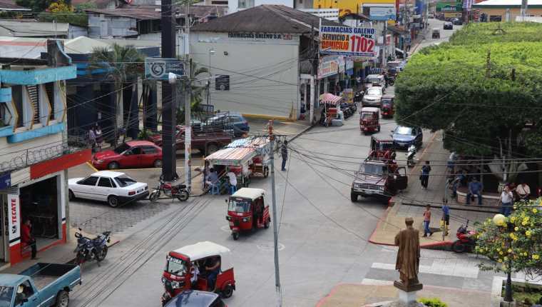 Malacatán no cuenta con alumbrado público ante corte de energía por deuda millonaria. (Foto Prensa Libre: Whitmer Barrera)